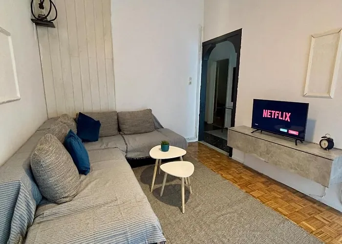Modern Netflix Balcony * Serres